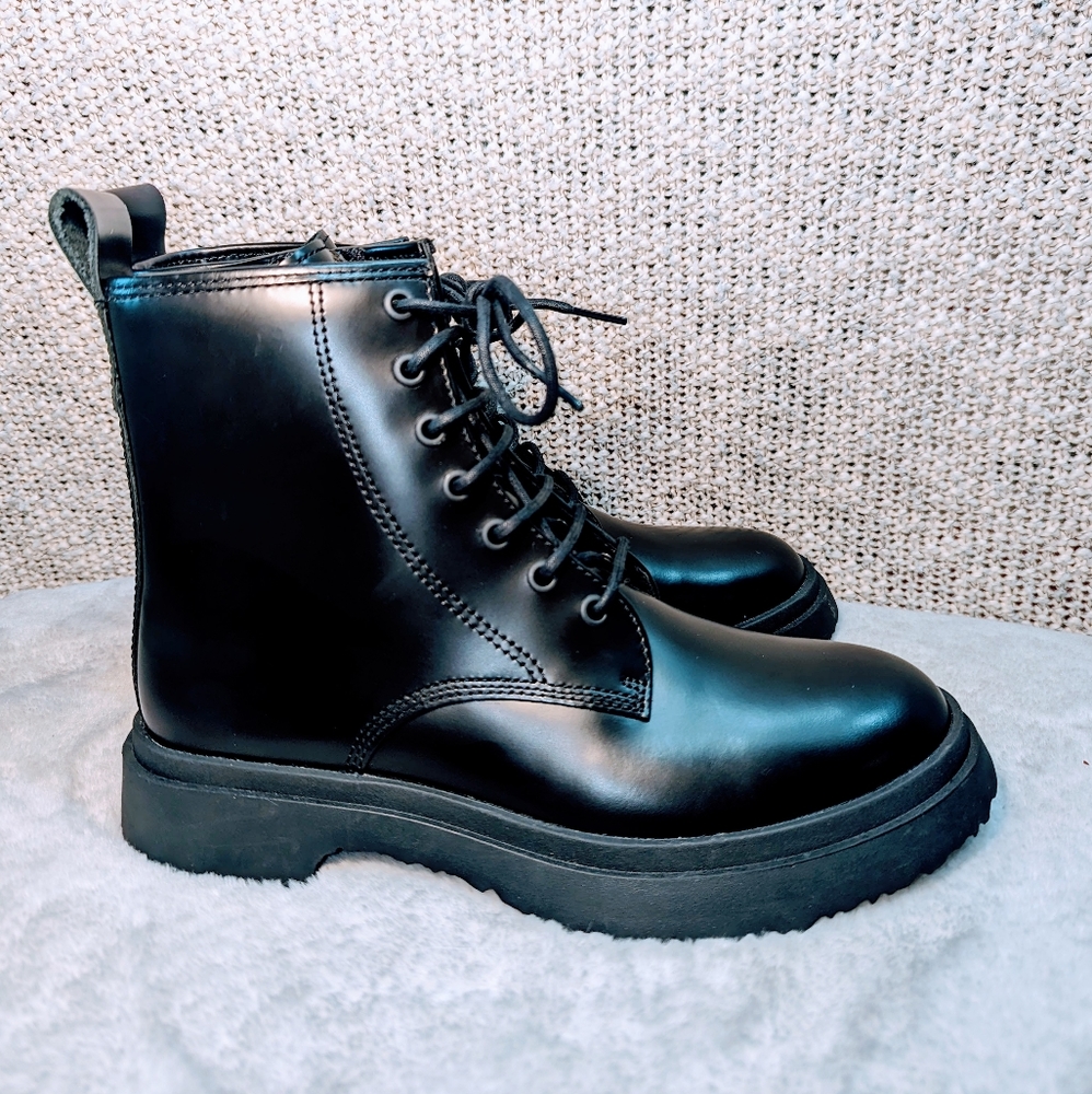 Camper NWOB Walden Boots Men's size 39/US 7.5 Fits a Women's Size 8